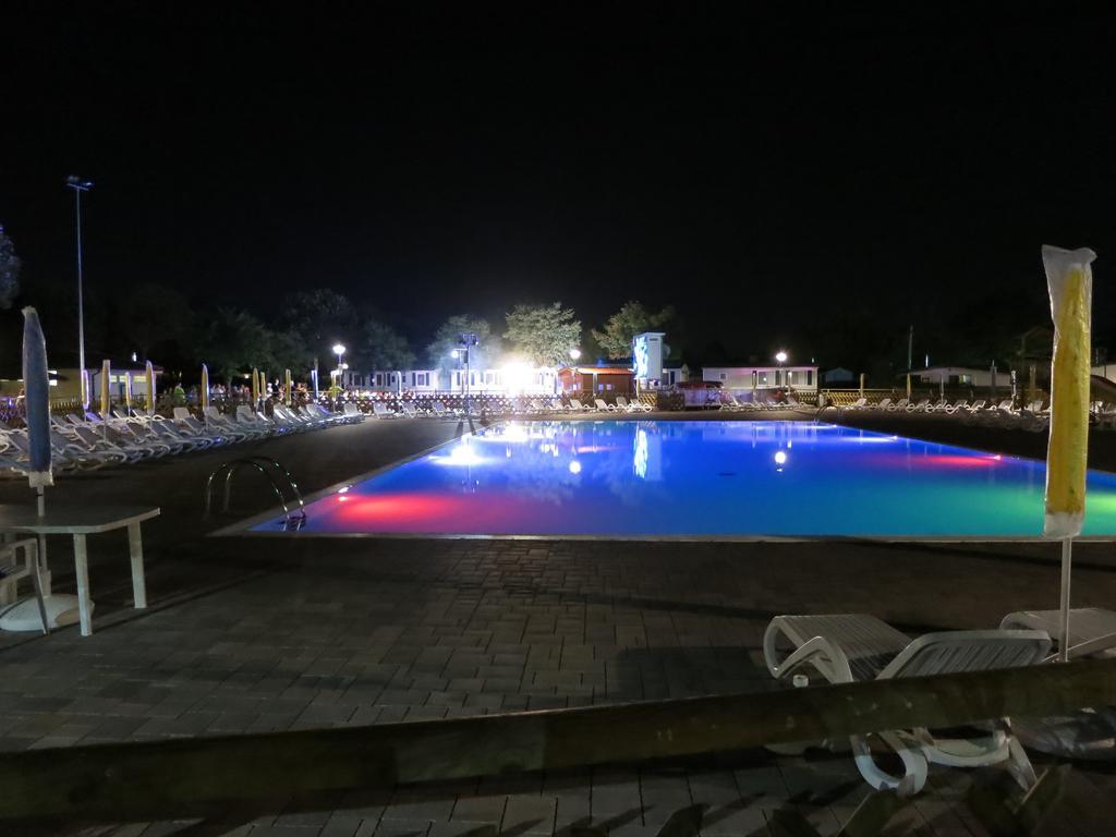 Campeggio Del Garda Hotel Пескиера дел Гарда Екстериор снимка